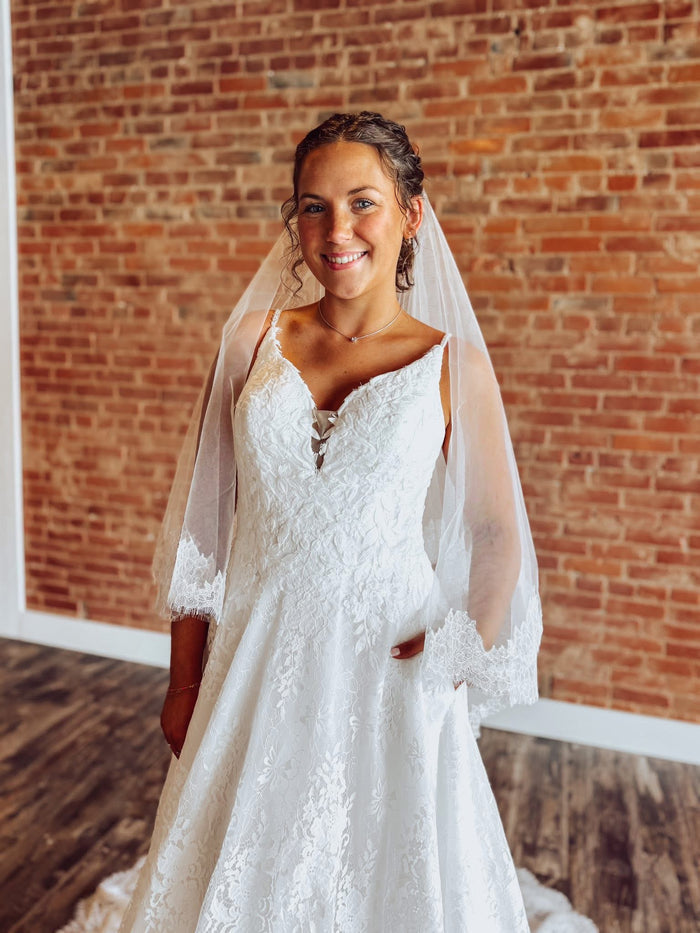 Chantilly Lace Fold Over Veil