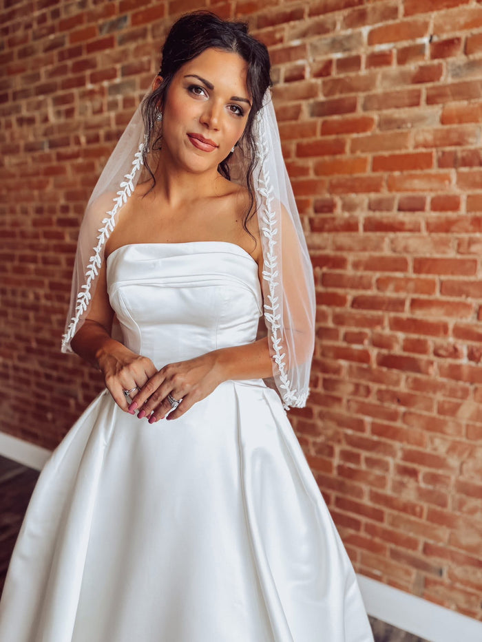 Leafy Pearl Trim Finger Tip Veil