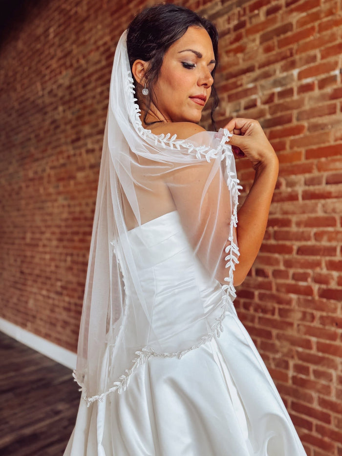 Leafy Pearl Trim Finger Tip Veil