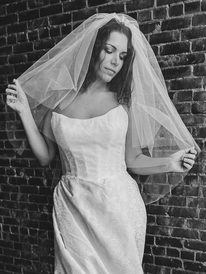 Pointed Cut Edge Veil